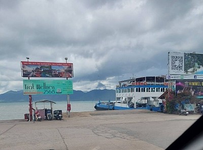The harbor atmosphere before crossing Elephant Island