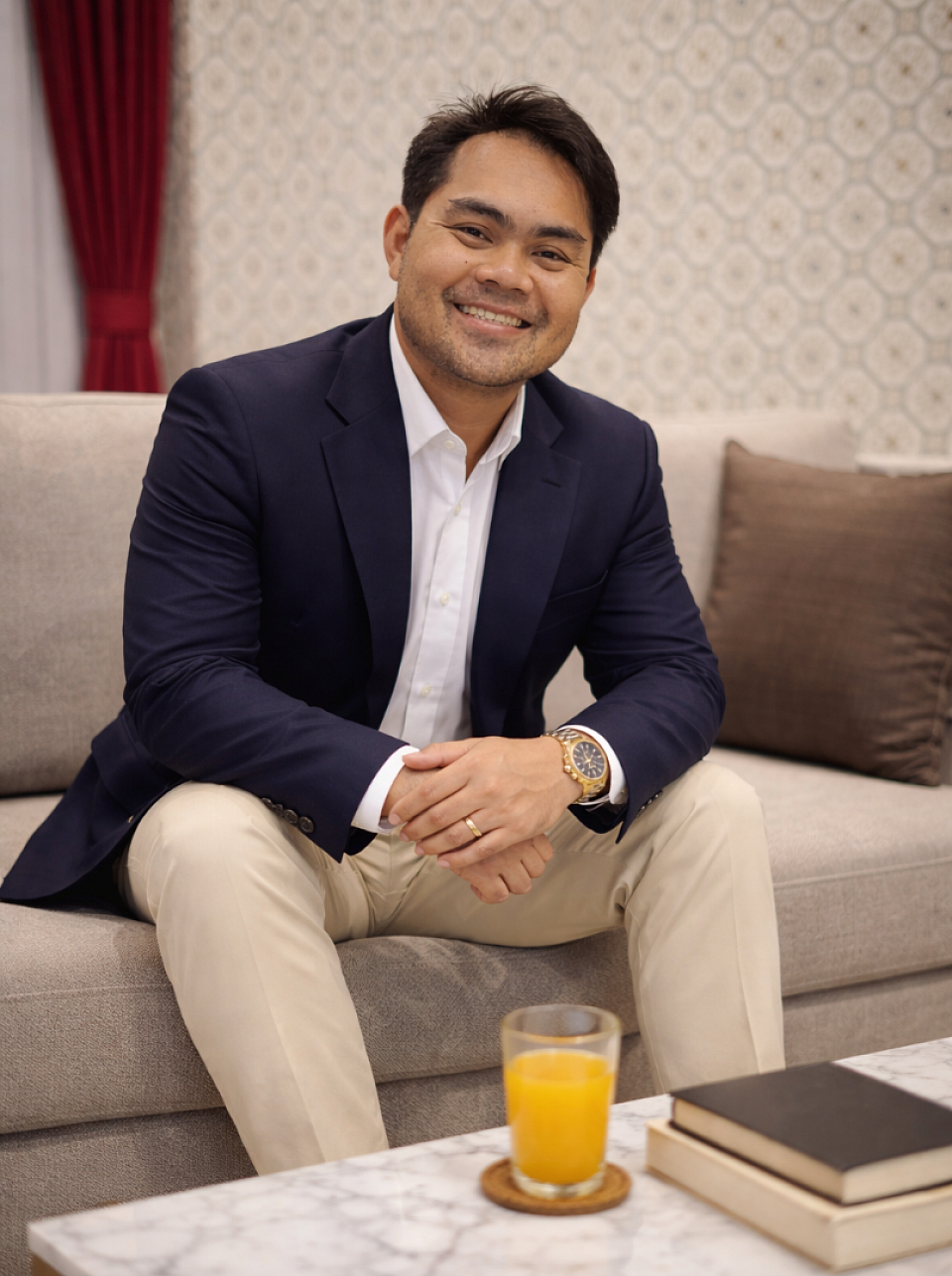 บริการเช่ารถพร้อมคนขับ รถหรูและรถตู้ VIP ได้แก่ Toyota Camry, Fortuner, Alphard, Innova และ Commuter ให้บริการรับส่งสนามบินสุวรรณภูมิ ดอนเมือง เหมารถเที่ยว เหมารถรายวันทั่วกรุงเทพและต่างจังหวัด รถใหม่ สะอาด คนขับมืออาชีพ ปลอดภัย ตรงเวลา โทร 064-949-7866